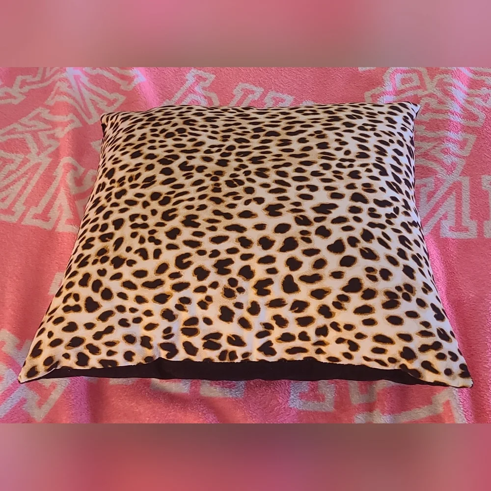 PINK VS Throw Pillow-Double Sided - LEOPARD PRINT/ VS LOGO - Picture 4 of 6